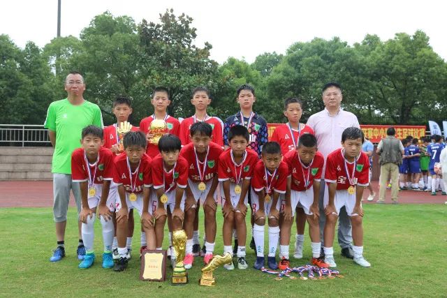 历史首人！埃梅里率领三家不同俱乐部夺得欧联杯冠军