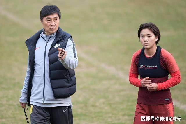 解说：骑士对尼克斯的防守没办法 双星可自己得分 但不能带动队友