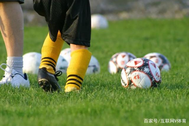 足球文化的魅力：学生团齐聚齐鲁超赛现场，共享青春记忆