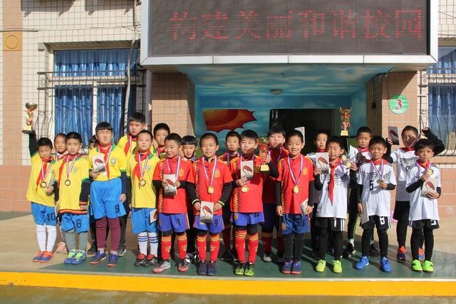 国足门将迎新变：邵佳一看好留洋门神李昊，主力位置呼之欲出